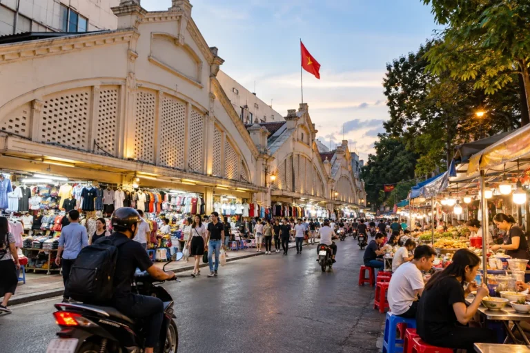 Hình minh họa: Chợ Đồng Xuân bán gì: vị trí trong phố cổ, ba tầng, chợ Bắc Qua và khu ăn đêm