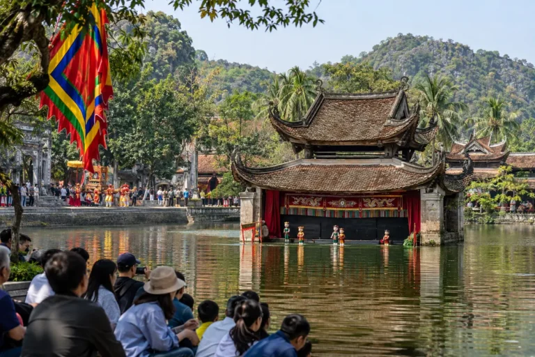 Hình minh họa: Chùa Thầy ở Quốc Oai: quần thể gồm những gì, thủy đình rối nước và Hội Thầy mùng 5–8 tháng Ba