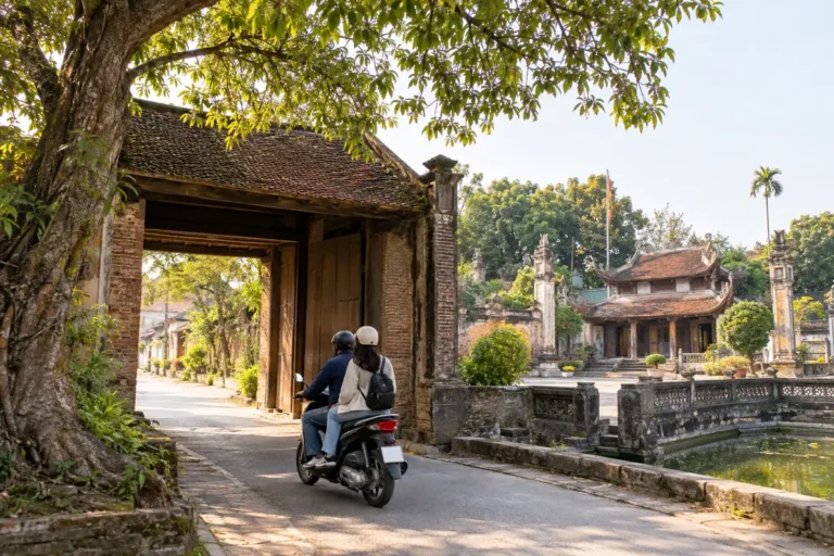 Hình minh họa: Làng cổ Đường Lâm: xem gì trong nửa ngày, từ cổng Mông Phụ đến đền Phùng Hưng và lăng Ngô Quyền