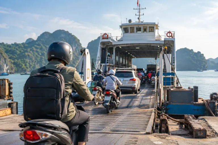 Hình minh họa: Đi Cát Bà tháng nào: mùa biển tháng 4–10, cao điểm tháng 5–7 hay tháng 7–9 và cách ra đảo bằng phà khi đi xe máy