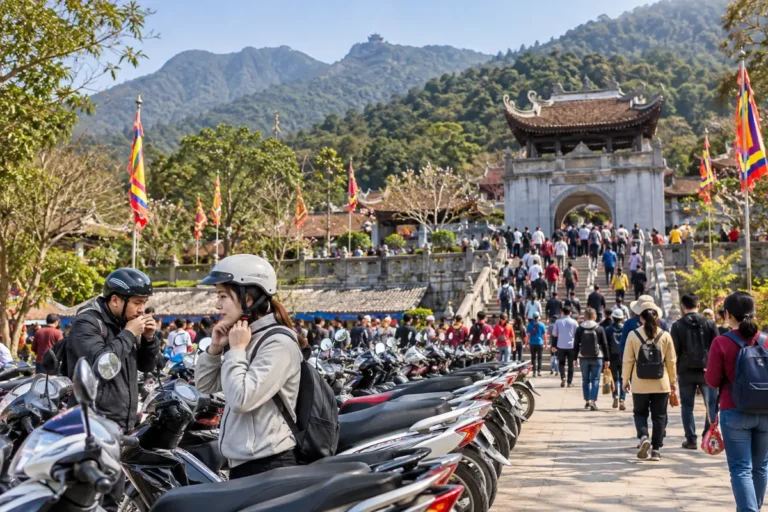 Hình minh họa: Hội xuân Yên Tử mùng 10 tháng Giêng và lễ hội mùa thu: đông khách dịp Tết, miễn vé tham quan đến 2028, gửi xe máy ra sao