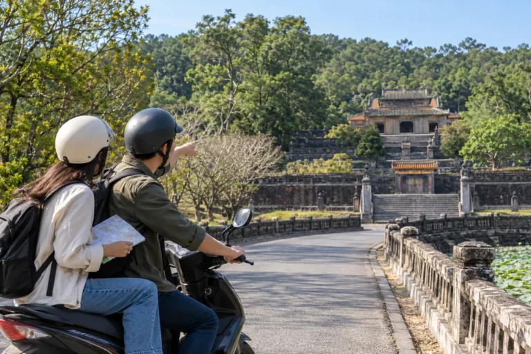 Hình minh họa: Lăng tẩm Huế nửa ngày hay hai ngày: chọn lăng nào và đoạn đường xe máy tới lăng Gia Long