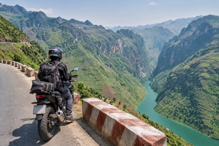 Hình minh họa: Đèo Mã Pì Lèng cao bao nhiêu mét: các báo nêu 1.200 m, hơn 1.500 m và gần 2.000 m, đèo dài 20 km trên quốc lộ 4C